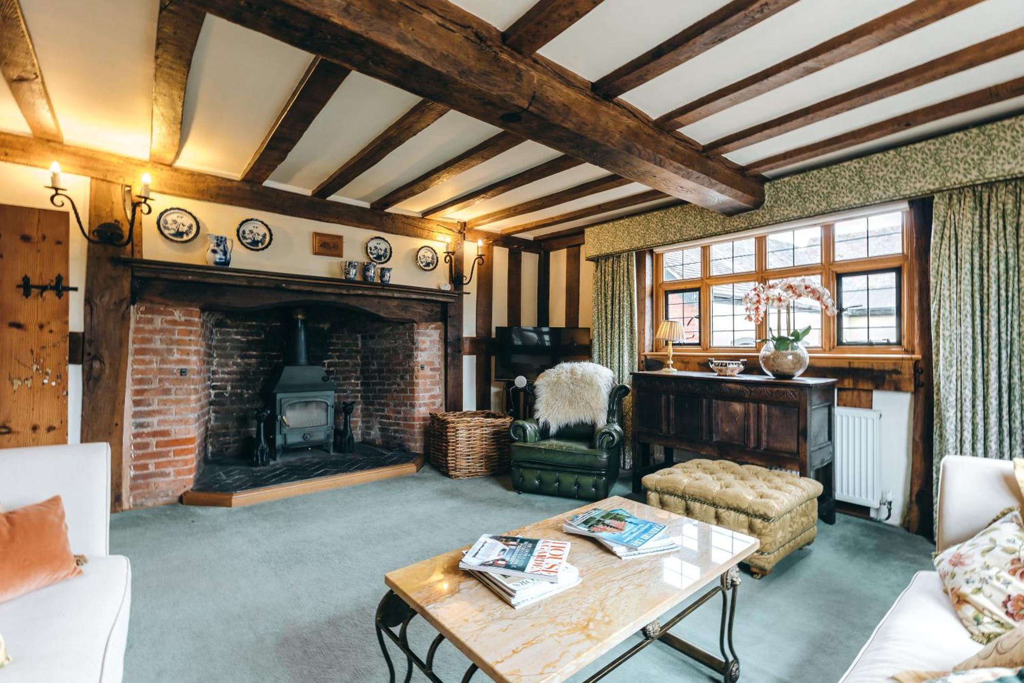 High Grosvenor House With Rose And Heath Cottages Бриджнорс Экстерьер фото