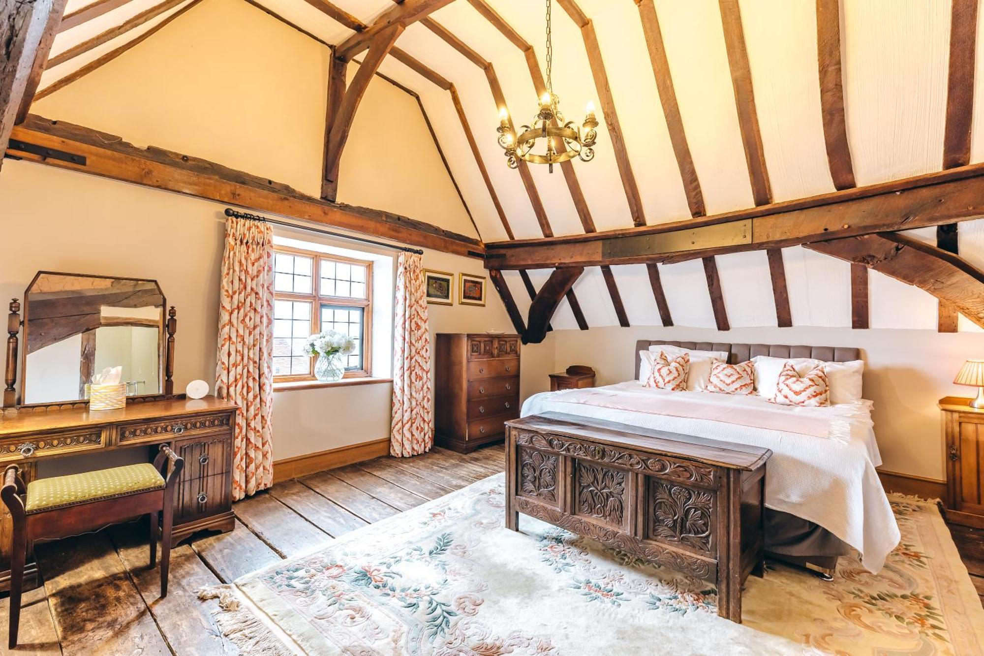 High Grosvenor House With Rose And Heath Cottages Бриджнорс Экстерьер фото